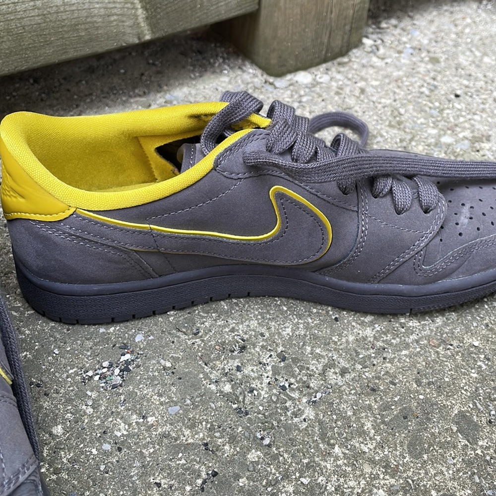 Women’s Nike Air Jordan 1 Retro Low OG - Picture 2 of 6